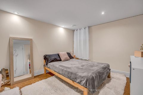 Photo 43 at 7 Avalon Avenue, Smythe, Toronto