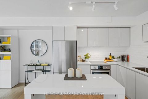 Photo 5 at 502 - 77 Harbour Square, Waterfront Communities C1, Toronto