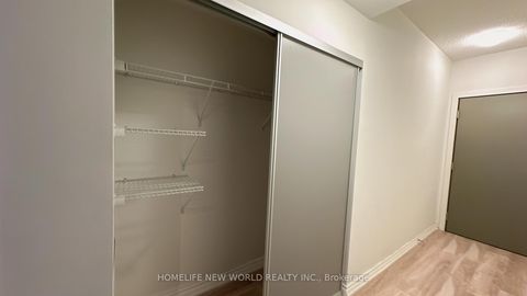 Photo 14 at 402 - 30 Nelson Street, Waterfront Communities C1, Toronto