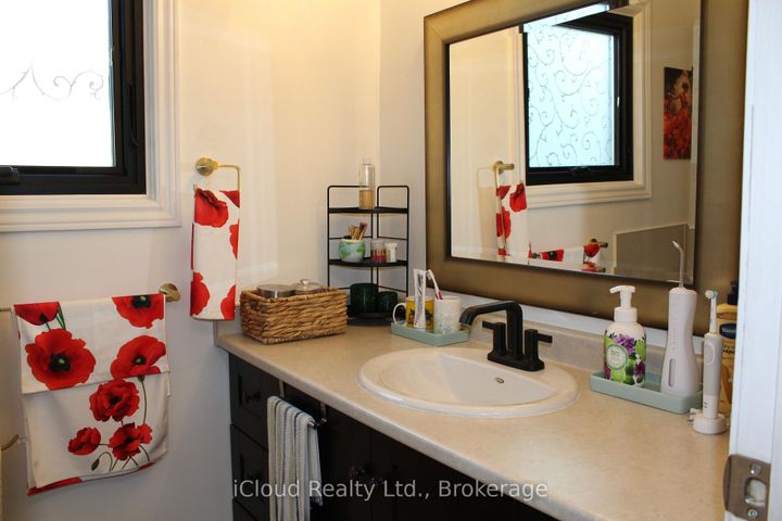 Photo 4 at 42 Lindridge Avenue, Westgate, Brampton