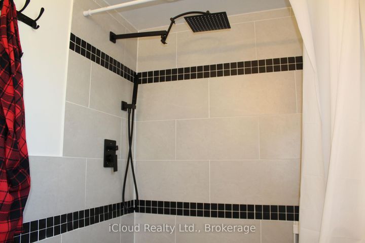 Photo 5 at 42 Lindridge Avenue, Westgate, Brampton