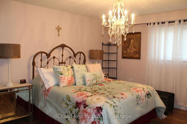 Photo 7 at 42 Lindridge Avenue, Westgate, Brampton