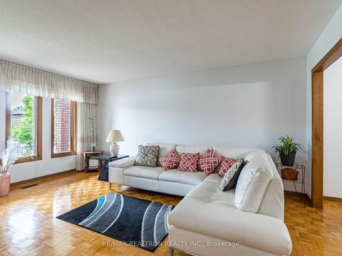 Photo 2 at 66 Nimbus Place, East Woodbridge, Vaughan