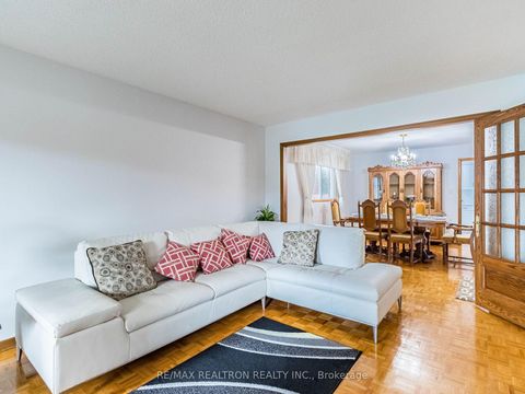 Photo 3 at 66 Nimbus Place, East Woodbridge, Vaughan