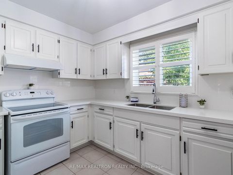 Photo 6 at 66 Nimbus Place, East Woodbridge, Vaughan