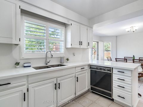 Photo 7 at 66 Nimbus Place, East Woodbridge, Vaughan