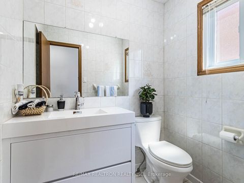 Photo 11 at 66 Nimbus Place, East Woodbridge, Vaughan