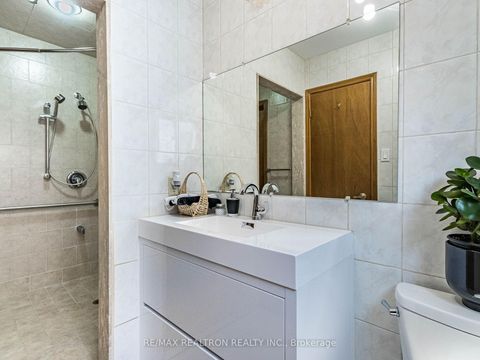 Photo 12 at 66 Nimbus Place, East Woodbridge, Vaughan