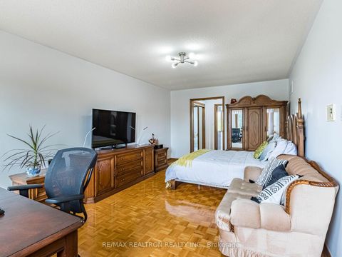Photo 17 at 66 Nimbus Place, East Woodbridge, Vaughan