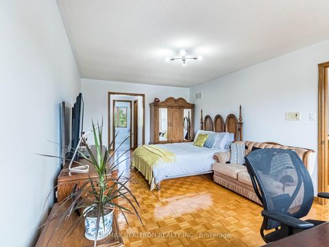 Photo 18 at 66 Nimbus Place, East Woodbridge, Vaughan
