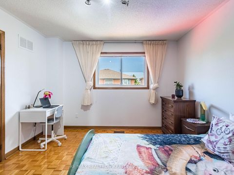 Photo 27 at 66 Nimbus Place, East Woodbridge, Vaughan