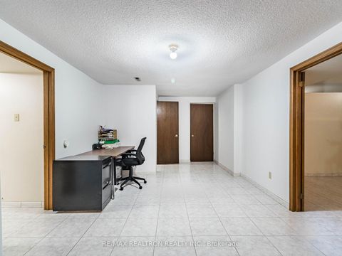 Photo 30 at 66 Nimbus Place, East Woodbridge, Vaughan