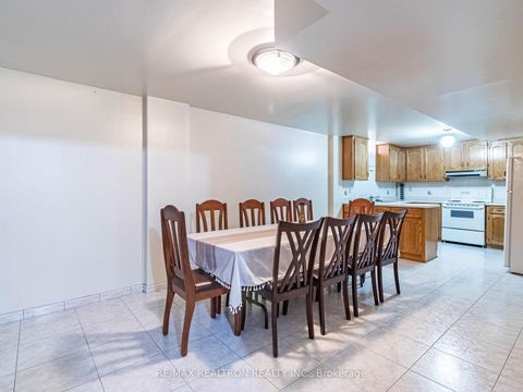 Photo 31 at 66 Nimbus Place, East Woodbridge, Vaughan