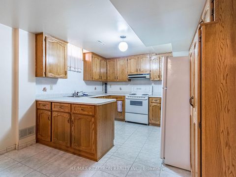 Photo 32 at 66 Nimbus Place, East Woodbridge, Vaughan