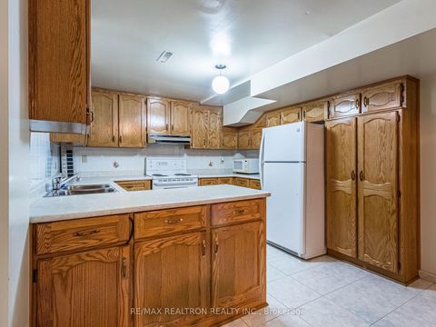 Photo 33 at 66 Nimbus Place, East Woodbridge, Vaughan