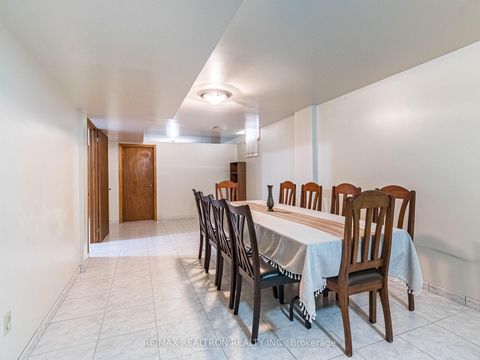 Photo 34 at 66 Nimbus Place, East Woodbridge, Vaughan