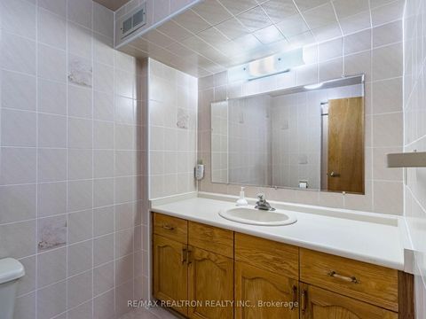 Photo 36 at 66 Nimbus Place, East Woodbridge, Vaughan