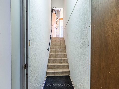 Photo 38 at 66 Nimbus Place, East Woodbridge, Vaughan
