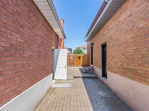 Photo 39 at 66 Nimbus Place, East Woodbridge, Vaughan