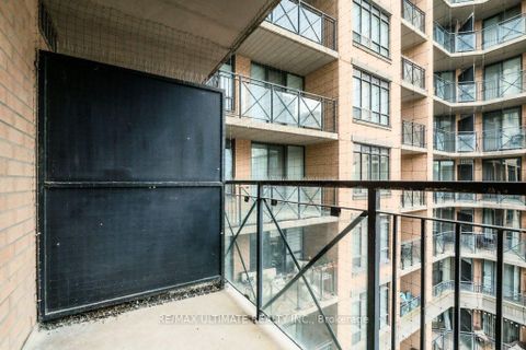Photo 10 at 1004 - 140 Simcoe Street, Waterfront Communities C1, Toronto
