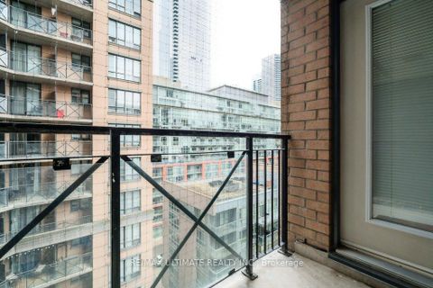 Photo 11 at 1004 - 140 Simcoe Street, Waterfront Communities C1, Toronto