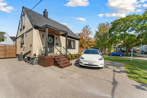 Photo 2 at 34 Topham Road, Parkview, Toronto