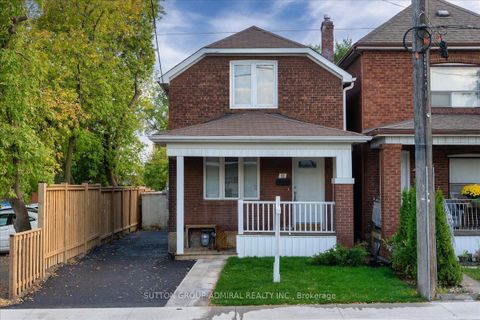 Photo 1 at 11 Bowie Avenue, Belgravia, Toronto