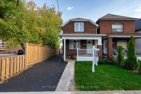 Photo 2 at 11 Bowie Avenue, Belgravia, Toronto