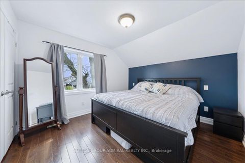 Photo 24 at 11 Bowie Avenue, Belgravia, Toronto