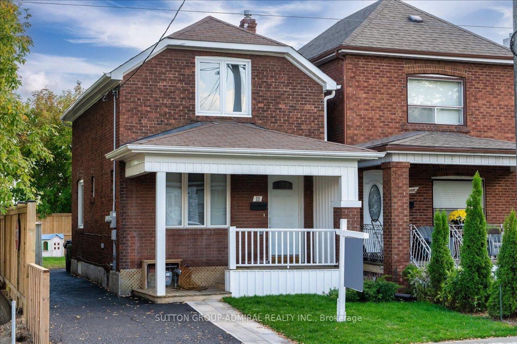 11 Bowie Avenue, Belgravia, Toronto 