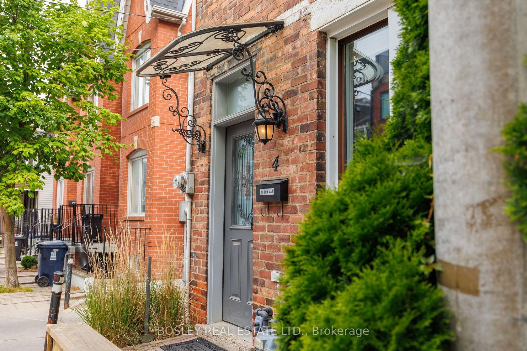 4 Whitaker Avenue, Niagara, Toronto 