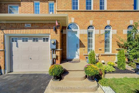 Photo 3 at 294 Hawkview Boulevard, Vellore Village, Vaughan