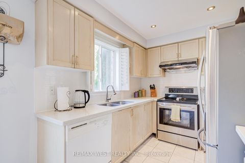 Photo 11 at 294 Hawkview Boulevard, Vellore Village, Vaughan