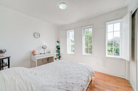 Photo 14 at 294 Hawkview Boulevard, Vellore Village, Vaughan