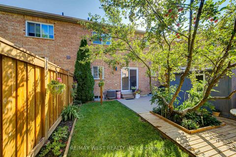 Photo 18 at 294 Hawkview Boulevard, Vellore Village, Vaughan
