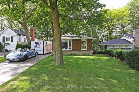 Photo 1 at 94A Oakridge Drive, Cliffcrest, Toronto