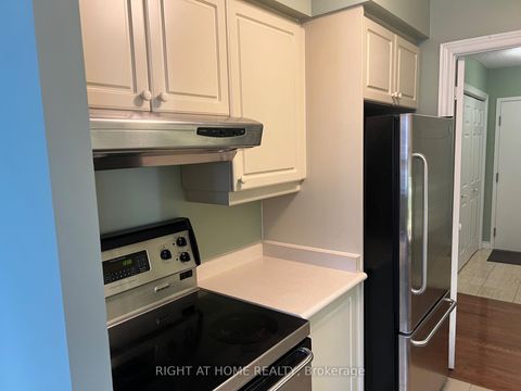 Photo 5 at 705 - 71 Simcoe Street, University, Toronto
