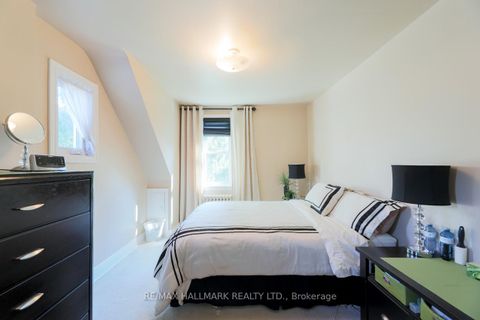 Photo 9 at 125 Chine Drive, Cliffcrest, Toronto