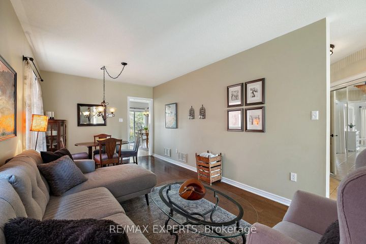 Photo 4 at 228 Sawmill Valley Drive, Summerhill Estates, Newmarket