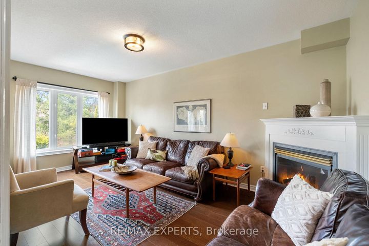 Photo 6 at 228 Sawmill Valley Drive, Summerhill Estates, Newmarket