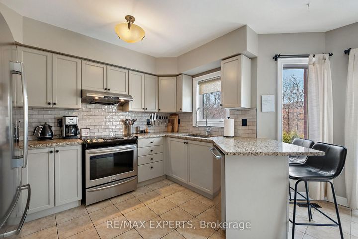 Photo 11 at 228 Sawmill Valley Drive, Summerhill Estates, Newmarket