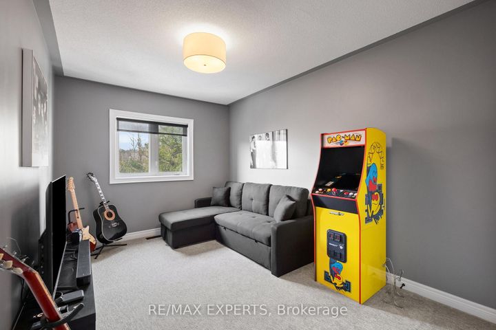 Photo 15 at 228 Sawmill Valley Drive, Summerhill Estates, Newmarket