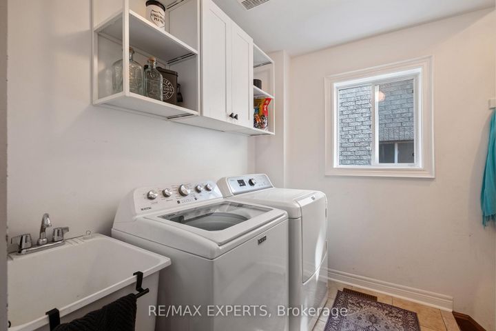 Photo 24 at 228 Sawmill Valley Drive, Summerhill Estates, Newmarket