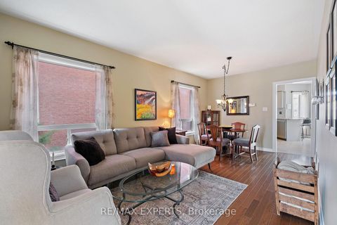 Photo 2 at 228 Sawmill Valley Drive, Summerhill Estates, Newmarket