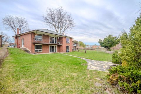 Photo 2 at 3 Alicewood Court, Clairville, Toronto
