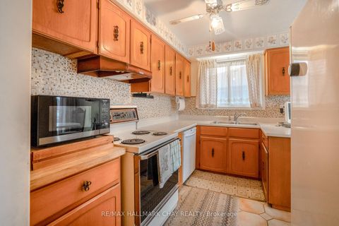 Photo 4 at 3 Alicewood Court, Clairville, Toronto