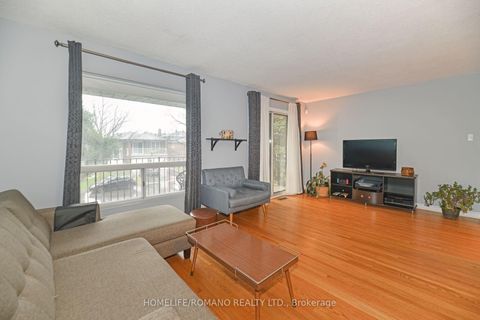 Photo 4 at 26 Quaker Ridge Road, Glen Shields, Vaughan