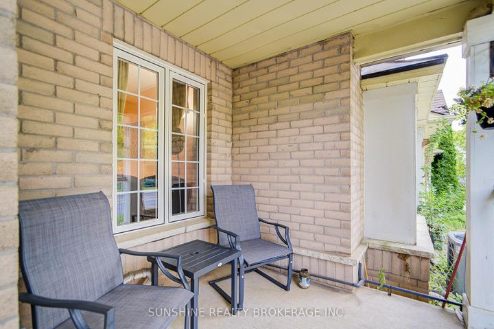 Photo 4 at 357 Bur Oak Avenue, Berczy, Markham