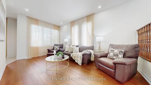 Photo 2 at 29 Elihof Drive, Patterson, Vaughan