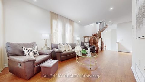 Photo 3 at 29 Elihof Drive, Patterson, Vaughan